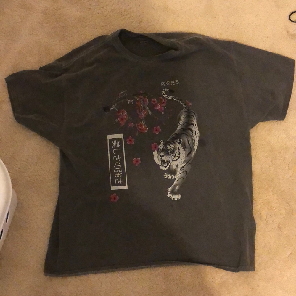 UO grey oversized tee